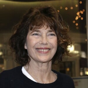 Jane Birkin, la main dans le plâtre, lors de l'inauguration de l'exposition photo "Actrices" de Kate Barry à l'Institut Français de Berlin le 2 décembre 2017 © Future Images / Zuma Press / Bestimage