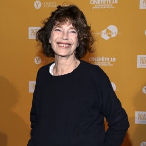 Jane Birkin, la main dans le plâtre, lors de l'inauguration de l'exposition photo "Actrices" de Kate Barry à l'Institut Français de Berlin le 2 décembre 2017 © Future Images / Zuma Press / Bestimage