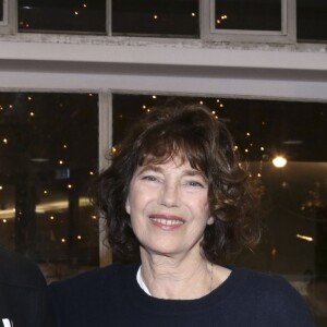 Aline Arlettaz, Jane Birkin, la main dans le plâtre, et Anne-Marie Descôtes lors de l'inauguration de l'exposition photo "Actrices" de Kate Barry à l'Institut Français de Berlin le 2 décembre 2017 © Future Images / Zuma Press / Bestimage