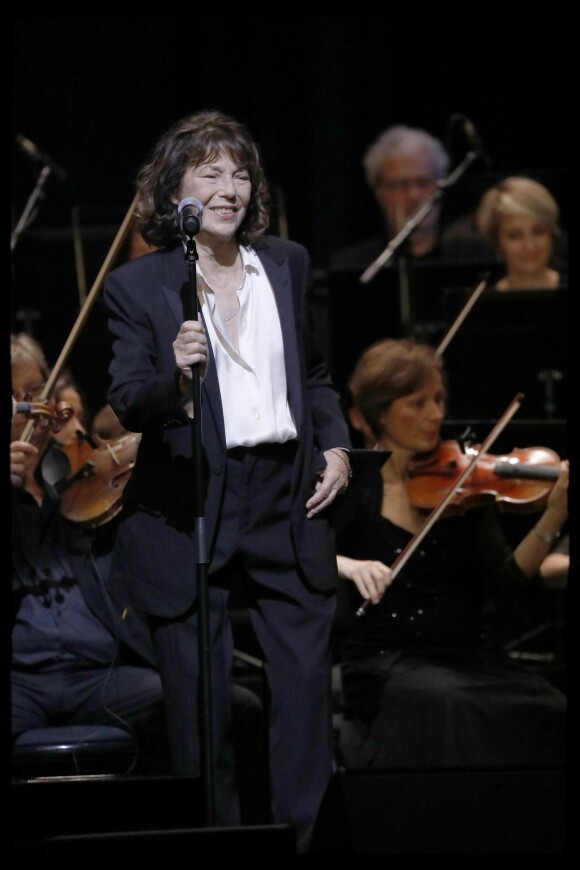 Jane Birkin en concert sur la scène du Grand Rex dans le cadre de sa tournée "Gainsbourg, Le Symphonique" à Paris le 26 octobre 2017. © Alain Guizard/Bestimage