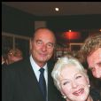 Jacques Chirac, Line Renaud et Johnny Hallyday - Soirée contre le sida au théâtre Palais royal, à Paris, le 2 décembre 2002.
