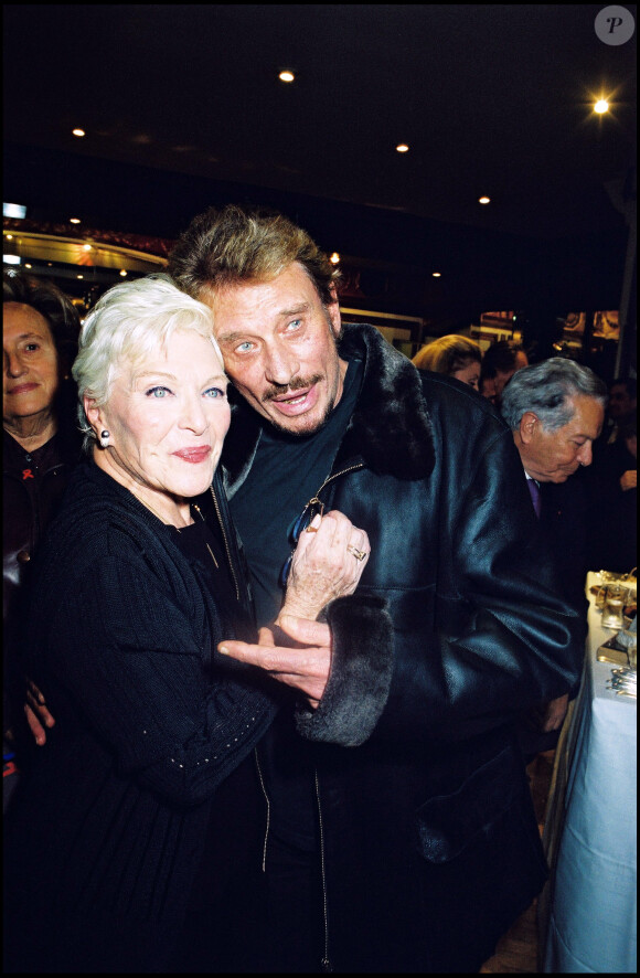 Line Renaud et Johnny Hallyday - Soirée contre le sida au théâtre Palais royal, à Paris, le 2 décembre 2002.
