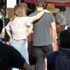 Hilary Duff et son compagnon Matthew Koma passent la journée au Farmers Market à Los Angeles, le 26 novembre 2017 