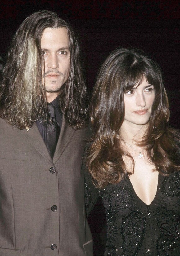 Penélope Cruz et Johnny Depp à Los Angeles en 2001.