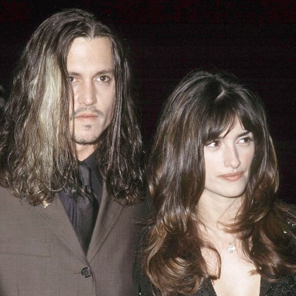 Penélope Cruz et Johnny Depp à Los Angeles en 2001.