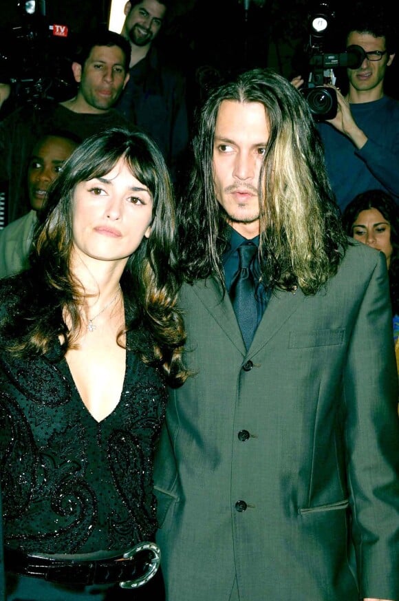 Penélope Cruz et Johnny Depp à Hollywood en 2001.