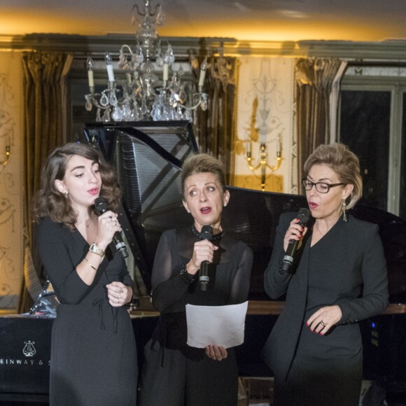 Exclusif - Natalie Dessay avec sa fille Neïma Naouri et Jasmine Roy - Dîner pour le lancement du fond "Enfants à Coeur - Mireille Darc" au profit de La Chaîne de l'Espoir au Pavillon Ledoyen à Paris. Le 29 novembre 2017. Chaque table portait le nom d'un film de Mireille Darc. © Olivier Borde-Coadic Guirec / Bestimage