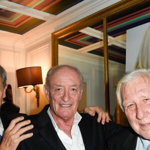 Exclusif - Eric Cheysson (Président de La Chaîne de l'Espoir), Pascal Desprez et le chirurgien cardiaque Alain Deloche (Fondateur de La Chaîne de l'Espoir) - Dîner pour le lancement du fond "Enfants à Coeur - Mireille Darc" au profit de La Chaîne de l'Espoir au Pavillon Ledoyen à Paris. Le 29 novembre 2017. Chaque table portait le nom d'un film de Mireille Darc. © Olivier Borde-Coadic Guirec / Bestimage