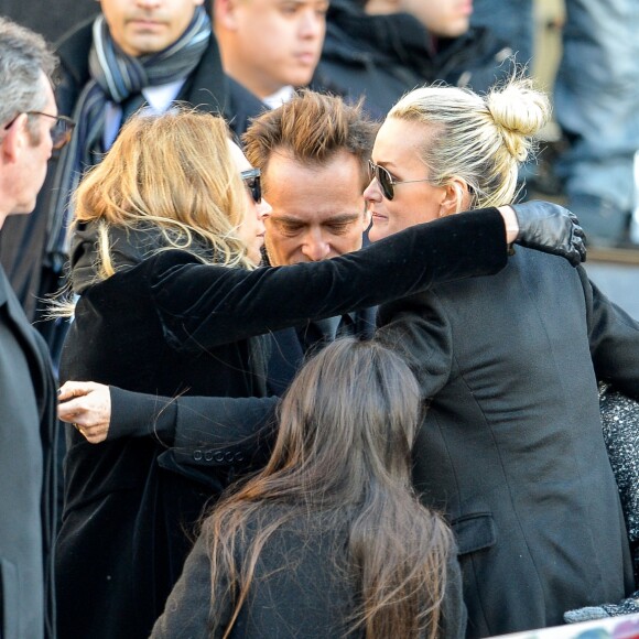 David Hallyday, Laura Smet, Laeticia Hallyday et ses filles Jade et Joy devant l'église de la Madeleine pour les obsèques de Johnny Hallyday à Paris, France, le 9 décembre 2017. © Veeren/Bestimage