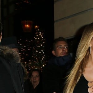 Mariah Carey avec son compagnon Bryan Tanaka et son fils Moroccan quittent l'hôtel Plaza Athénée pour aller faire du shopping chez Hermès et à la boutique Disney. Ils iront dîner ensuite à l'hôtel Royal Monceau. Paris le 8 décembre 2017.