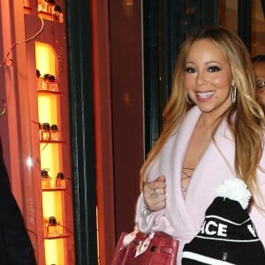 Mariah Carey avec son compagnon Bryan Tanaka et son fils Moroccan quittent l'hôtel Plaza Athénée pour aller faire du shopping chez Hermès et à la boutique Disney. Ils iront dîner ensuite à l'hôtel Royal Monceau. Paris le 8 décembre 2017.