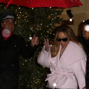 Mariah Carey avec son compagnon Bryan Tanaka et son fils Moroccan quittent l'hôtel Plaza Athénée pour aller faire du shopping chez Hermès et à la boutique Disney. Ils iront dîner ensuite à l'hôtel Royal Monceau. Paris le 8 décembre 2017.