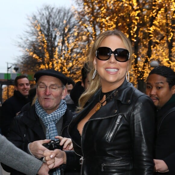 Mariah Carey arrive à l'hôtel Plaza Athénée à Paris, le 6 décembre 2017.