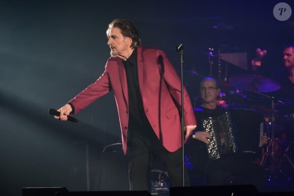 Exclusif - Concert de Serge Lama à la salle Pleyel à Paris - Jour 2. Le 24 novembre 2017 © Giancarlo Gorassini / Bestimage