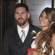  Lionel Messi et Antonella Roccuzzo, mariés en juin 2017 après huit ans d'idylle. Ici lors des noces au Pullman City Center de Rosario en Argentine le 30 juin. 