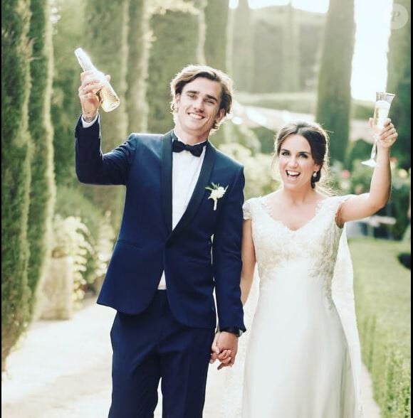 Antoine Griezmann et Erika, mariés en juin 2017 après six ans de romance. Photo partagée sur les réseaux sociaux le 19 juin.