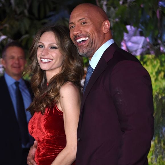 Dwayne Johnson et sa femme Lauren Hashian enceinte à la première de 'Jumanji: Welcome to the Jungle' au théâtre Chinois à Hollywood, le 11 décembre 2017 © Chris Delmas/Bestimage