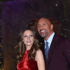 Dwayne Johnson et sa femme Lauren Hashian enceinte à la première de 'Jumanji: Welcome to the Jungle' au théâtre Chinois à Hollywood, le 11 décembre 2017 © Chris Delmas/Bestimage