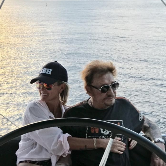 Johnny Hallyday et Laeticia, sortie en bateau à Saint-Barthélemy, le 30 août 2017.