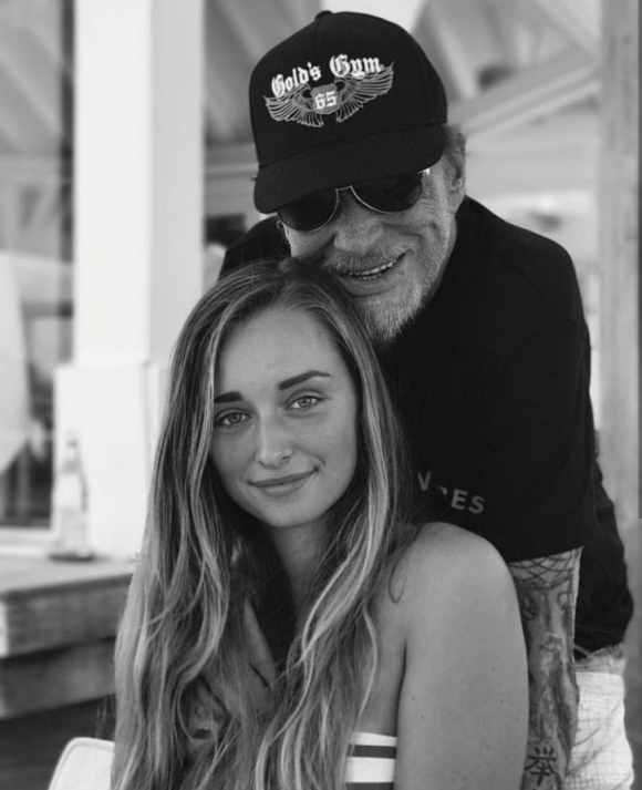 Un dimanche à Saint-Barthélemy : Johnny Hallyday avec sa petite-fille Emma Smet, le 20 août 2017.
