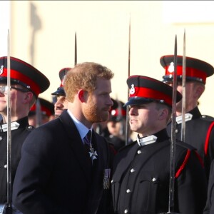 Le prince Harry représentait la reine Elizabeth II le 15 décembre 2017 lors de la revue des troupes de la Parade de la Souveraine, marquant la sortie d'une nouvelle promotion d'officiers de l'Académie militaire royale de Sandhurst.