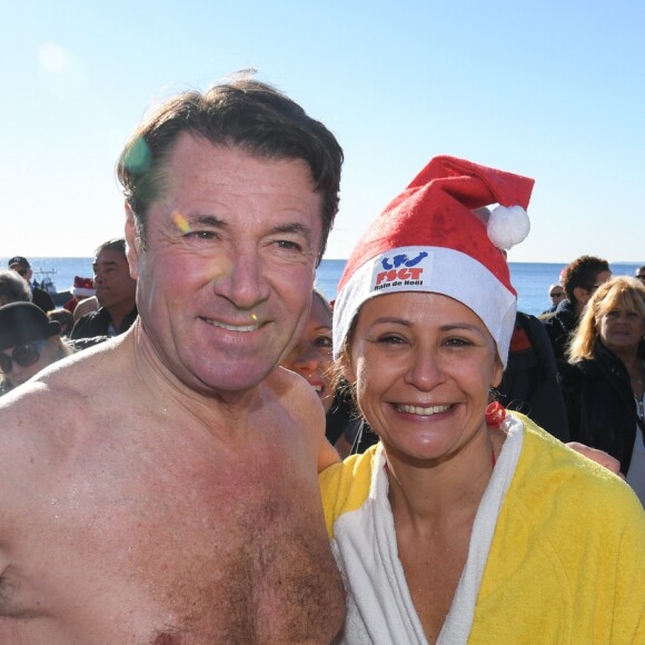 Environ 200 personnes se sont jetées à la mer à l'occasion du 73ème Bain de Noël sur la plage du Ruhl à Nice en présence du maire Christian Estrosi. 86 roses blanches ont été jetées a l'eau pour rendre hommage aux victimes de l'attentat du 14 Juillet 2016. Nice le 17 décembre 2017. © Lionel Urman/Bestimage 