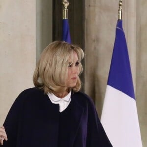 Laura Flessel (Ministre des Sports), le Président de la République Emmanuel Macron et sa femme Brigitte Macron (Trogneux) reçoivent les championnes du monde de handall au Palais de l'Elysée à Paris, le 18 décembre 2017. © Stéphane Lemouton/Bestimage