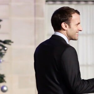 Laura Flessel (Ministre des Sports), le Président de la République Emmanuel Macron et sa femme Brigitte Macron (Trogneux) reçoivent les championnes du monde de handall au Palais de l'Elysée à Paris, le 18 décembre 2017. © Stéphane Lemouton/Bestimage