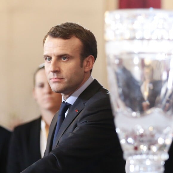 Le président de la République Emmanuel Macron reçoit les championnes du monde de Handball au Palais de l'Elysée, Paris, France, le 18 décembre 2017. © Stéphane Lemouton/Bestimage