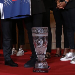 Le président de la République Emmanuel Macron reçoit les championnes du monde de Handball au Palais de l'Elysée, Paris, France, le 18 décembre 2017. © Stéphane Lemouton/Bestimage