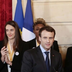 Le président de la République Emmanuel Macron reçoit les championnes du monde de Handball au Palais de l'Elysée, Paris, France, le 18 décembre 2017. © Stéphane Lemouton/Bestimage