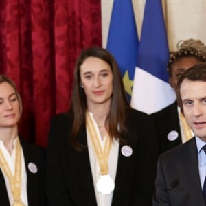 Le président de la République Emmanuel Macron reçoit les championnes du monde de Handball au Palais de l'Elysée, Paris, France, le 18 décembre 2017. © Stéphane Lemouton/Bestimage