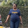 Exclusif - Mindy Kaling, enceinte, a été aperçue dans les rues de Los Angeles. L'actrice porte un tee shirt 'Bonjour', un jean, des claquettes et un sac 'Gucci', le 29 novembre 2017.