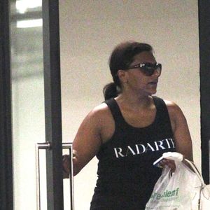 Mindy Kaling enceinte sort de son cours de gym à Los Angeles, Californie, Etats-Unis, le 5 août 2017.