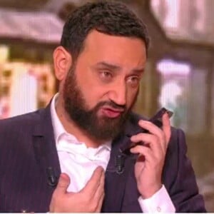 Cyril Hanouna appelle Emmanuel Macron en direct de "Baba Noël", C8, 20 décembre 2017