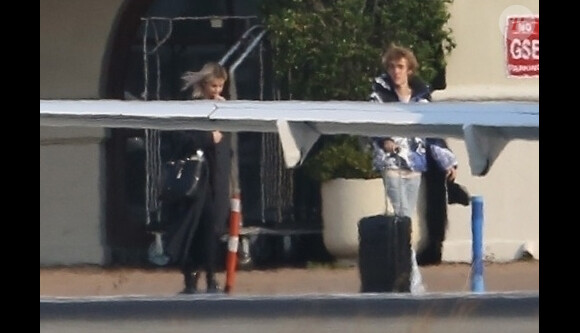 Justin Bieber et Selena Gomez prennent un jet privé à Van Nuys, le 16 décembre 2017