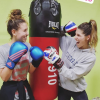 Laury Thilleman et sa soeur, son sosie. Décembre 2017.