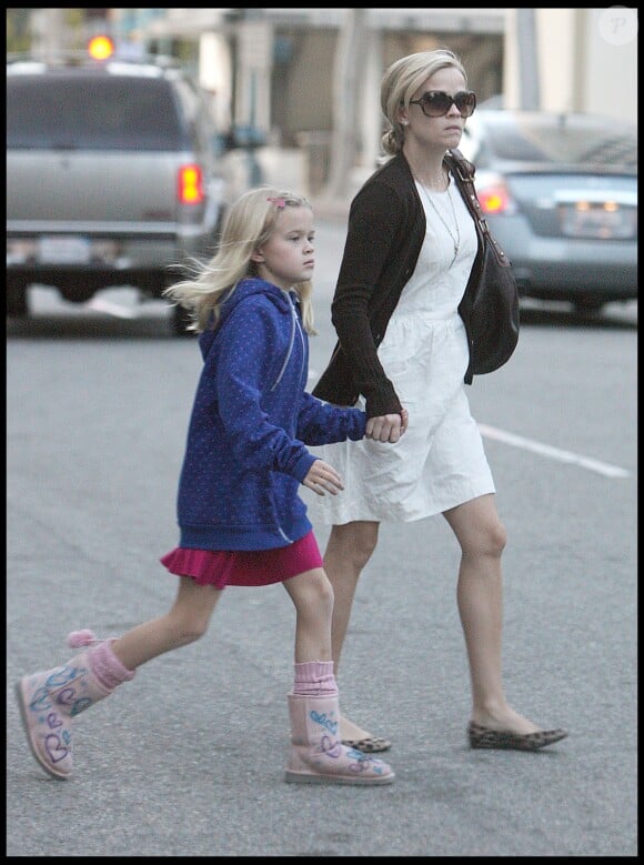Reese Witherspoon et sa fille Ava Phillippe à Beverly Hills en 2008