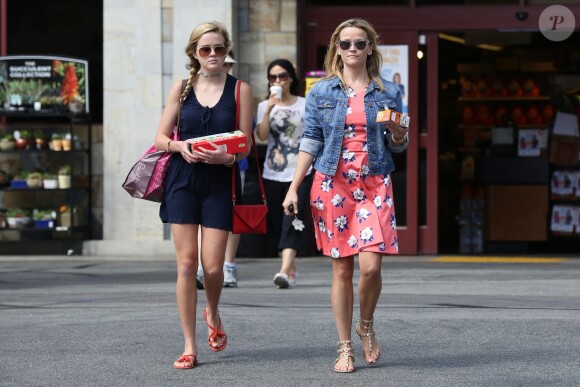 Exclusif - Reese Witherspoon et sa fille Ava Philippe à Venice Beach à Los Angeles le 7juin 2015