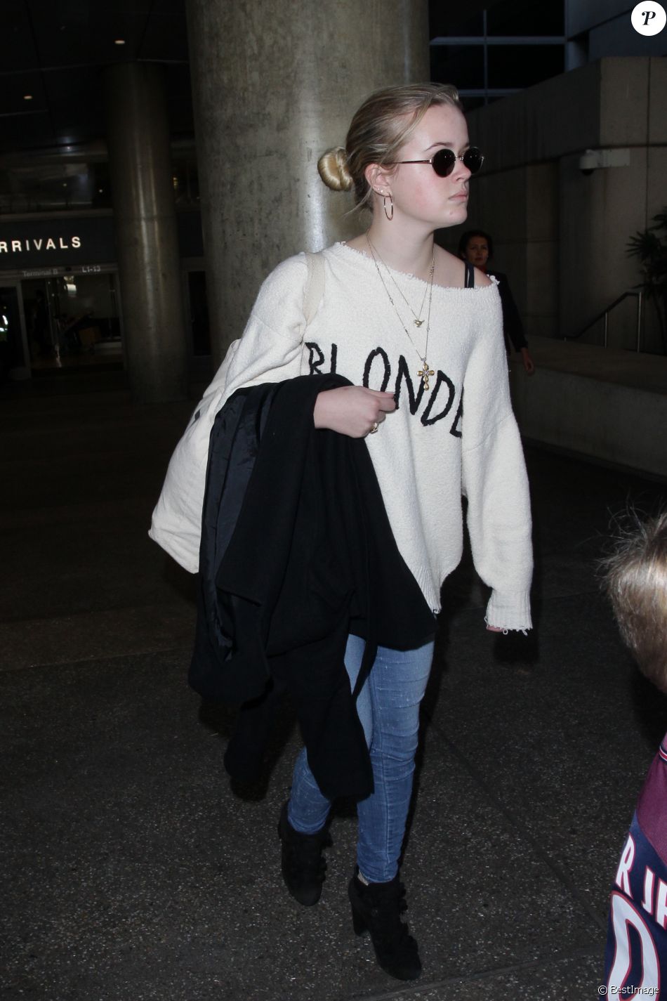 Ava Phillippe arrive à l'aéroport LAX de Los Angeles, Californie, Etats