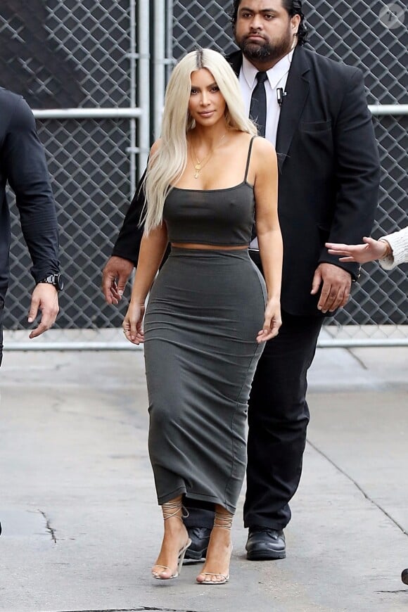 Kim Kardashian arrive dans les studios de l'émission 'Jimmy Kimmel Live!' à Los Angeles le 2 novembre 2017