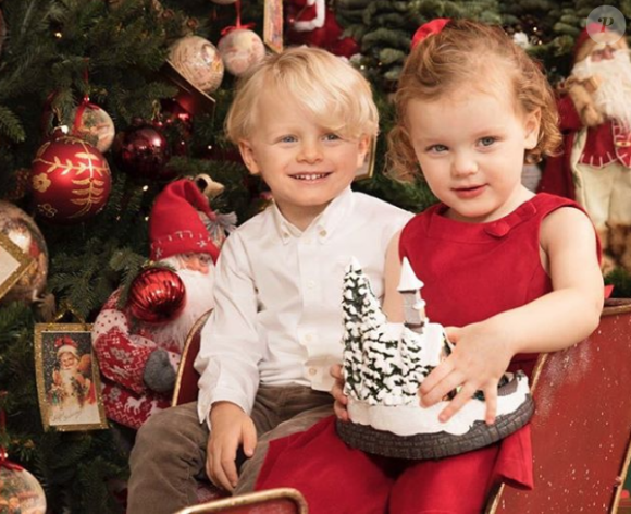 Le prince héréditaire Jacques et la princesse Gabriella de Monaco, enfants du prince Albert et de la princesse Charlene, ont été photographiés par Vanessa Von Zitzewitz pour la carte de voeux des fêtes de fin d'année 2017 et du nouvel an 2018. Photo diffusée sur Instagram par la princesse Charlene le 13 décembre 2017. © Vanessa Von Zitzewitz / Instagram Princesse Charlene