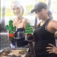 Olivia Munn et Eva Longoria (enceinte) fêtant Noël à Miami le 25 décembre 2017