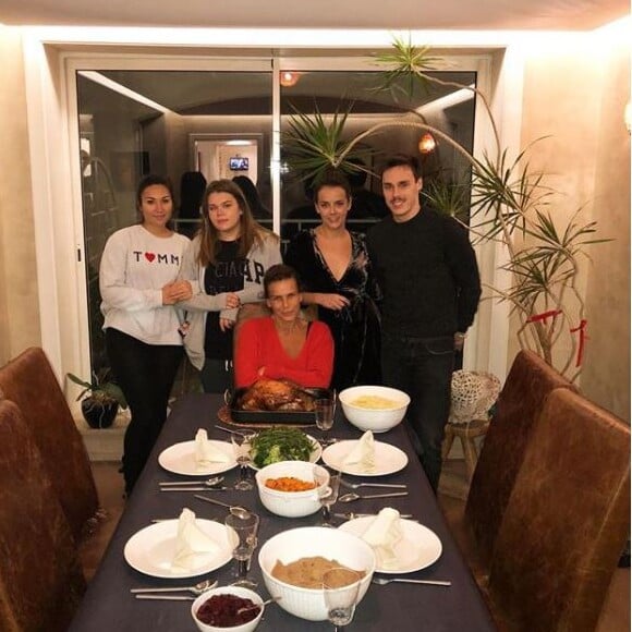 Pauline Ducruet fêtant Thanksgiving 2017 avec sa soeur Camille Gottlieb, son frère Louis Ducruet et sa compagne Marie, et sa mère la princesse Stéphanie de Monaco, photo Instagram novembre 2017