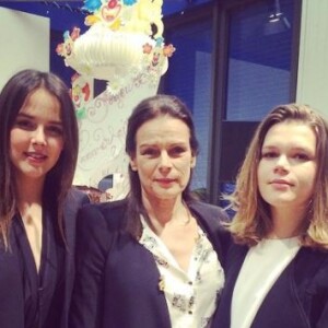 La princesse Stéphanie de Monaco entourée de ses filles Pauline Ducruet et Camille Gottlieb, photo Instagram lors de son 50e anniversaire le 1er février 2015