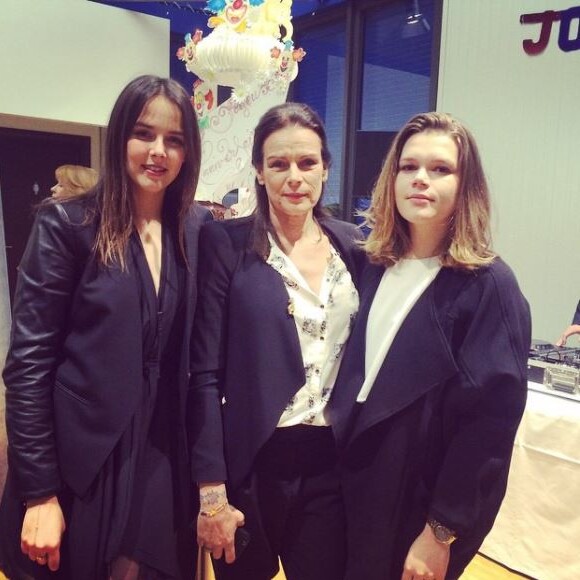 La princesse Stéphanie de Monaco entourée de ses filles Pauline Ducruet et Camille Gottlieb, photo Instagram lors de son 50e anniversaire le 1er février 2015