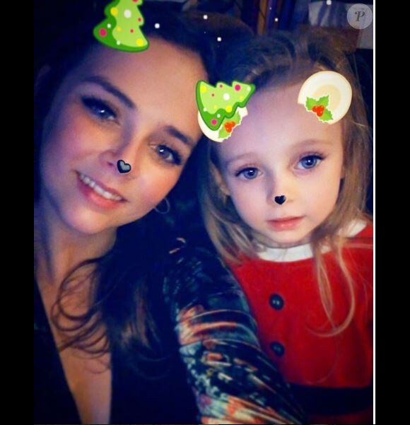 Pauline Ducruet et sa demi-soeur Linoué, fille de Daniel Ducruet et de sa compagne Kelly, photo Instagram lors de Noël 2017