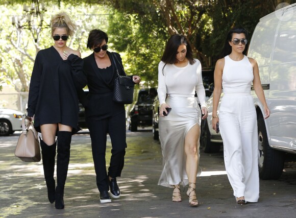 Kris Jenner et ses filles Khloé, Kim et Kourtney Kardashian à Woodland Hills le 5 août 2016.