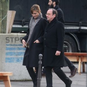 Julie Gayet et son compagnon François Hollande - Sorties de l'église de la Madeleine après les obsèques de Johnny Hallyday à Paris - Le 9 décembre 2017