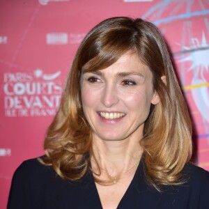 Julie Gayet marraine du festival "Paris Courts Devant" à la Bibliotheque Nationale de France à Paris le 16 novembre 2017. - Ouverture de 13e édition du fesival "Paris Courts Devant" à Paris le 16 novembre 2017. © Giancarlo Gorassini/Bestimage